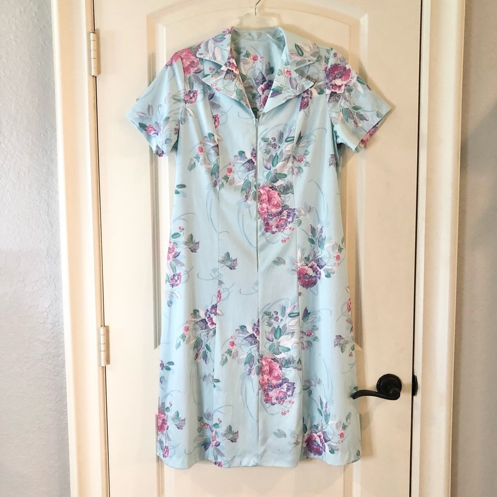 Vintage 70s baby blue cottagecore floral house coat dress with matching belt